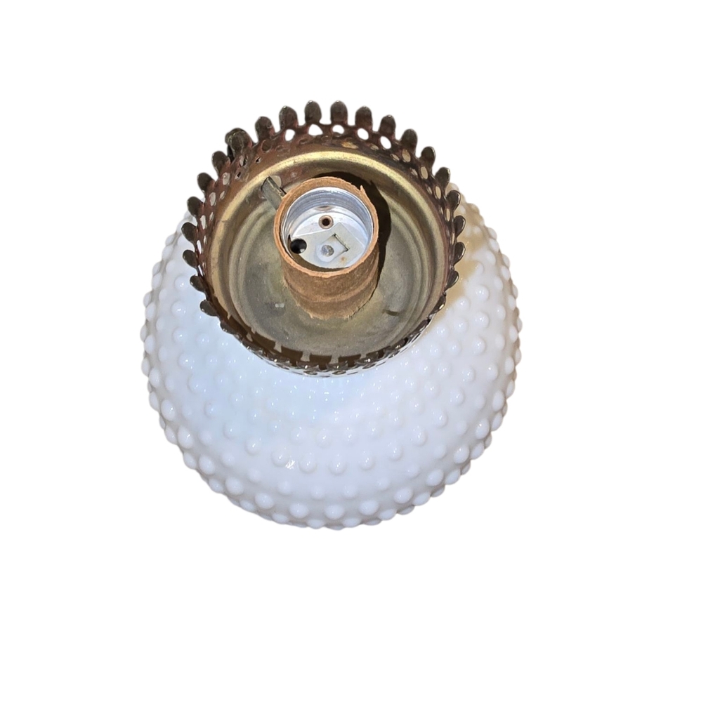 VINTAGE MILK GLASS AND ELECTRIC Pair BOUDOIR LAMPS MILK GLASS‎ HOBNAIL CHIMNEY - Picture 12 of 14